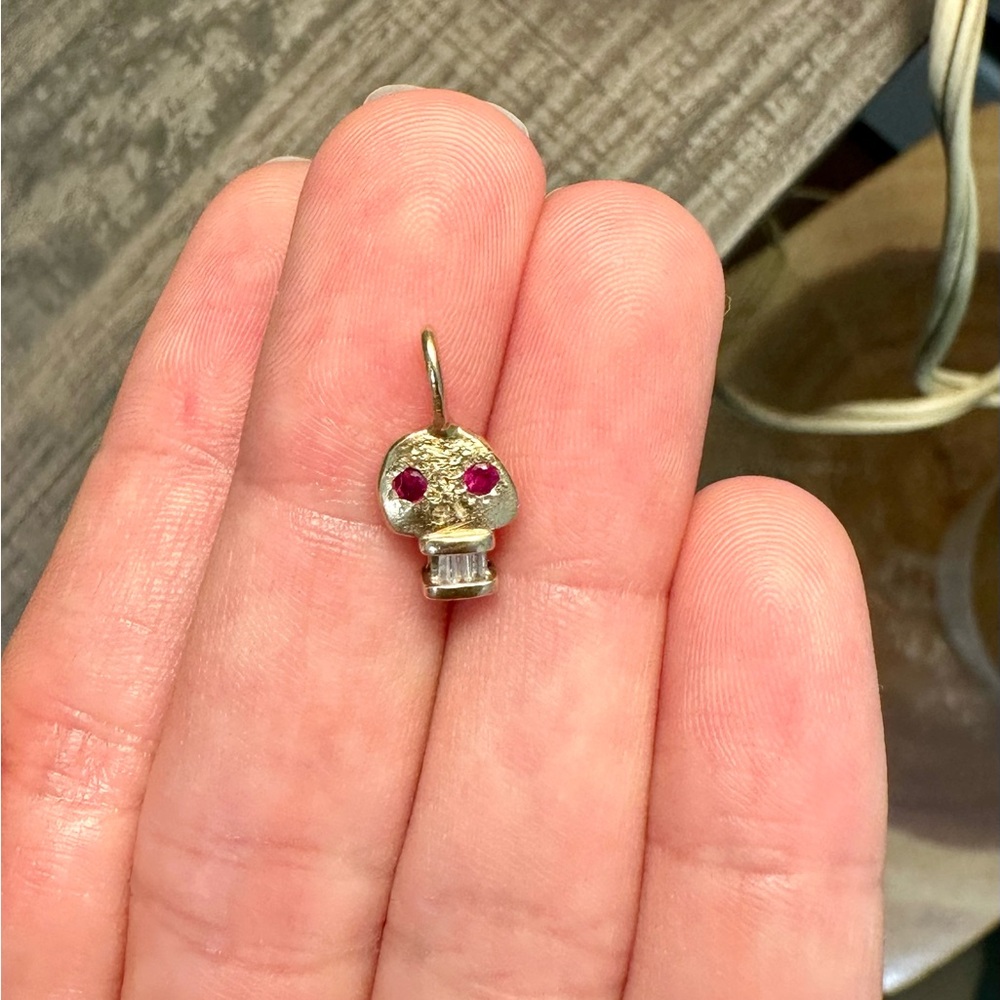 Oxbow Designs Skull w/ Ruby Eyes